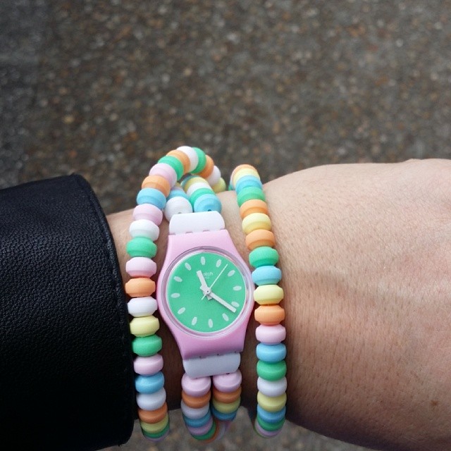 montre swatch femme bonbon